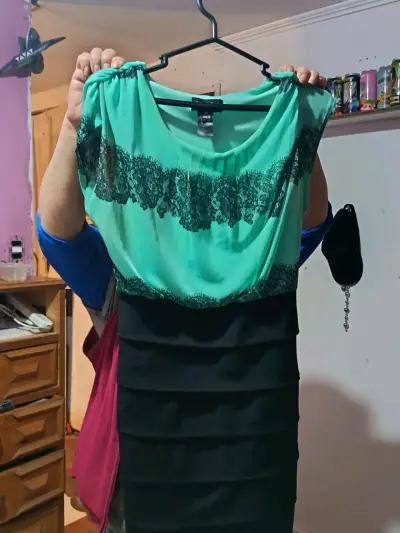 Vestido elegante verde y negro con encaje - miniatura 1