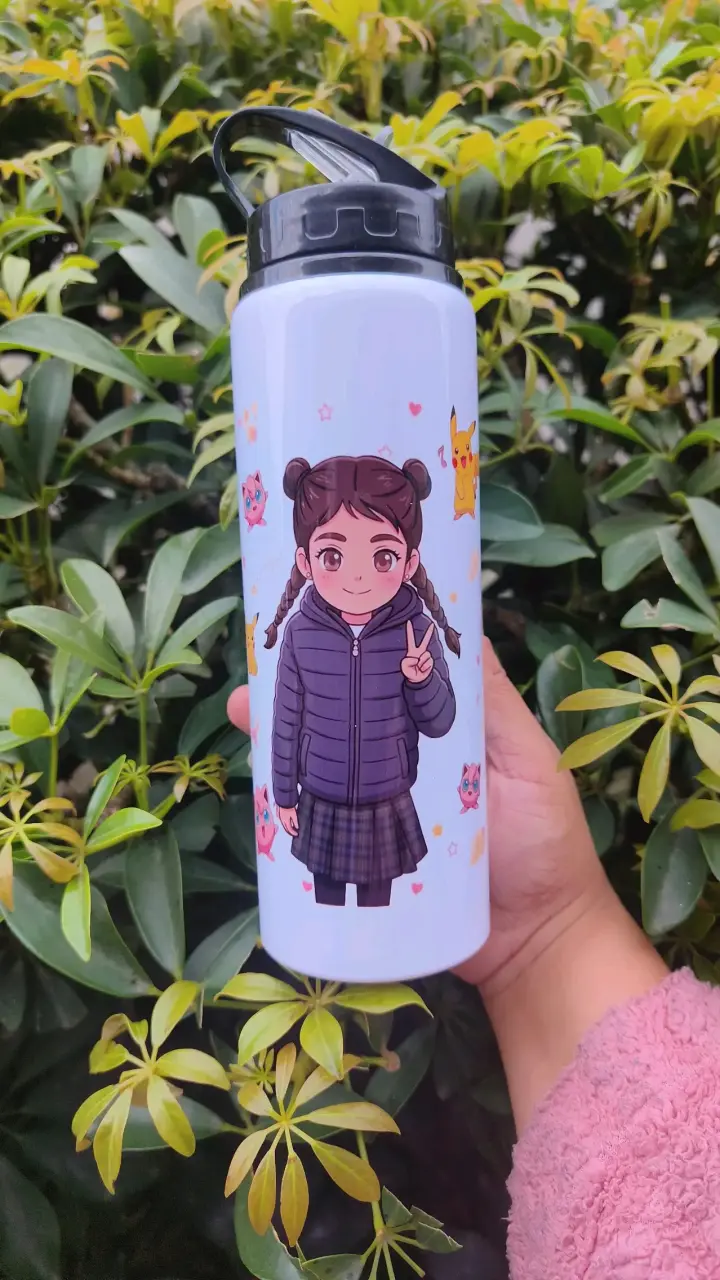 Botella de agua con diseño anime y nombre personalizado - 1