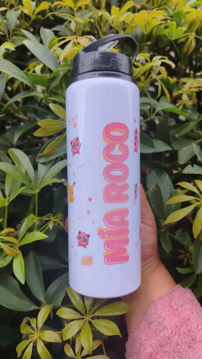 Botella de agua con diseño anime y nombre personalizado - miniatura 2