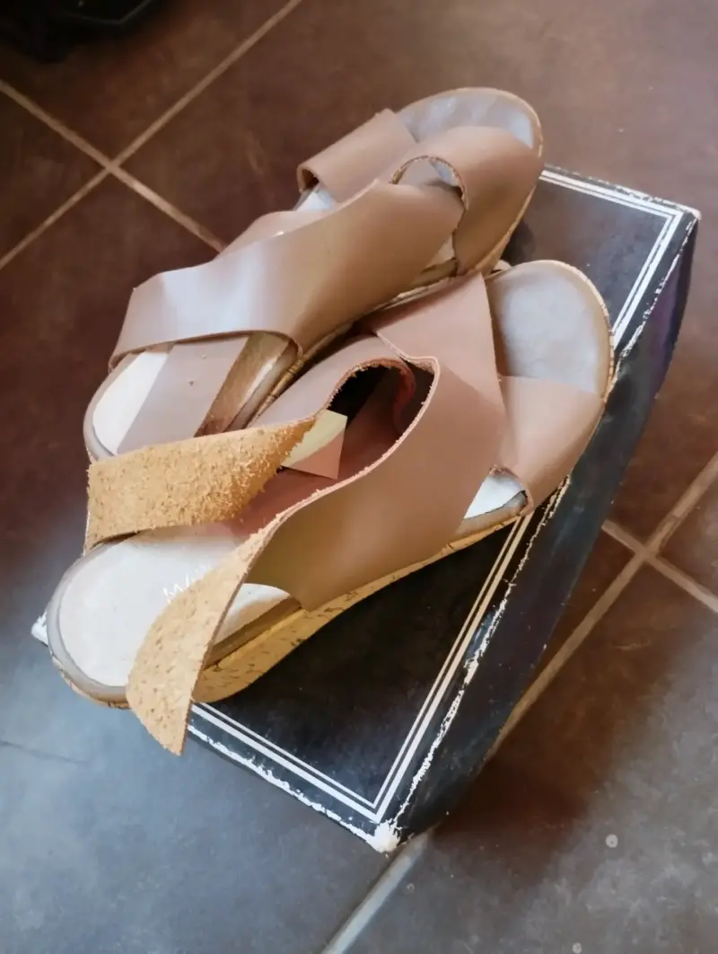 Sandalias de plataforma beige con correa ajustable - 2