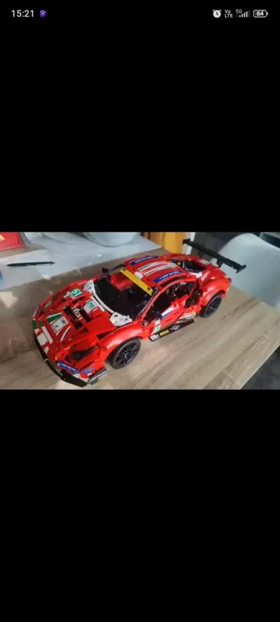 Auto de juguete deportivo rojo Ferrari LEGO - miniatura 1