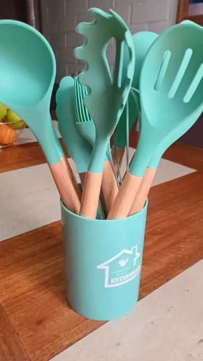 Set de utensilios de cocina de silicona y madera - miniatura 4