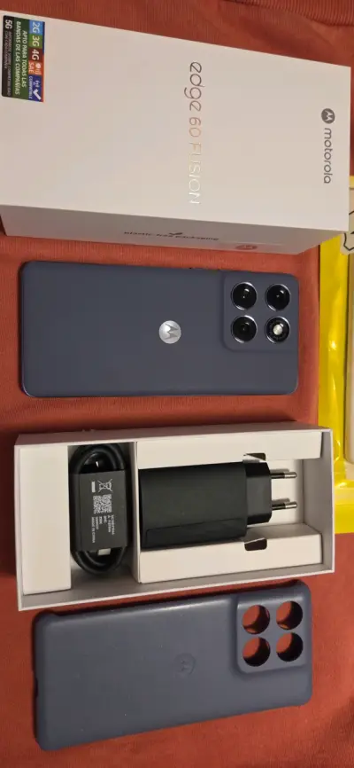Smartphone Motorola Edge 60 Fusion con cargador - miniatura 2