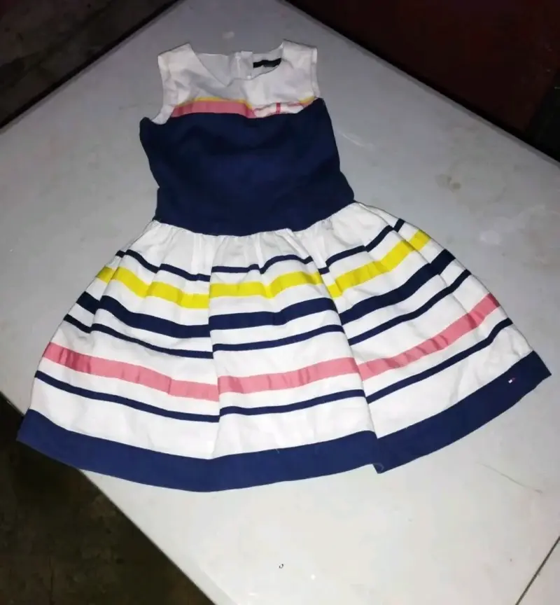 Vestido de niña Tommy Hilfiger a rayas coloridas - 1
