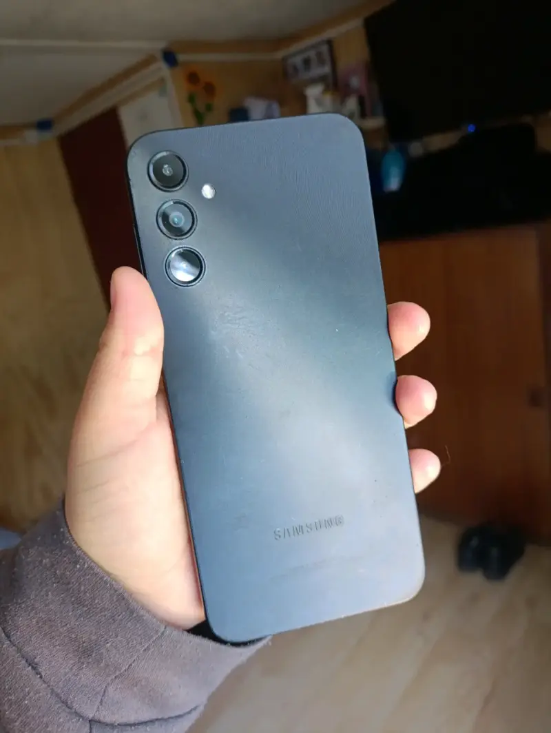 Samsung Galaxy A14 5g con pantalla dañada - 2