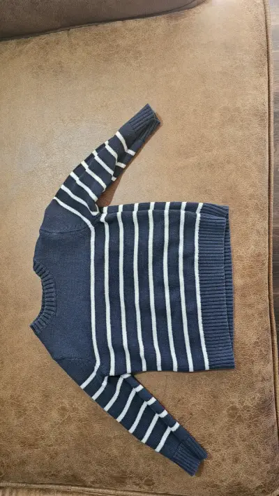 Polerón infantil azul con diseño de león - miniatura 2