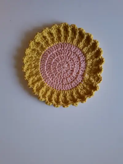 Posavaso flor amarillo y rosa a crochet,algodón - miniatura 1