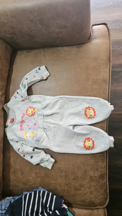 Chaleco polar infantil The North Face rojo y gris - miniatura 3