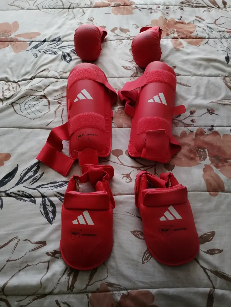 Set de protección de karate Adidas rojo