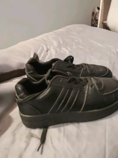 Botas negras con forro interior cálido - miniatura 1