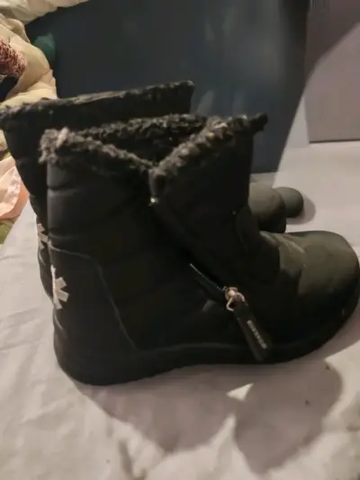 Botas negras con forro interior cálido - miniatura 3