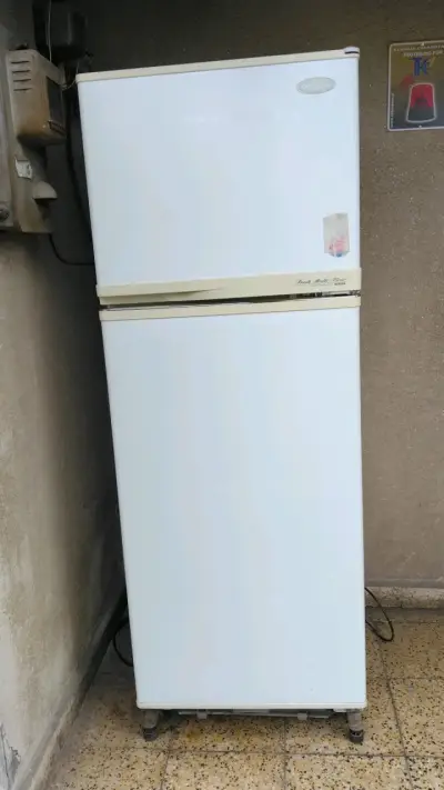 Refrigerador Daewoo blanco de dos puertas - miniatura 1