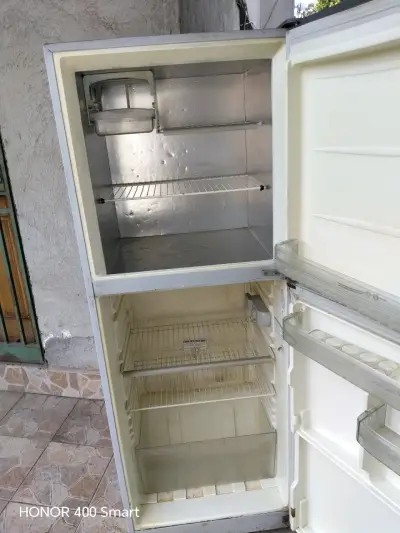 Refrigerador Daewoo blanco de dos puertas - miniatura 2