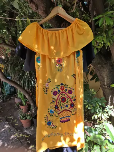 Vestido bordado artesanal Mexicano multicolor - miniatura 2