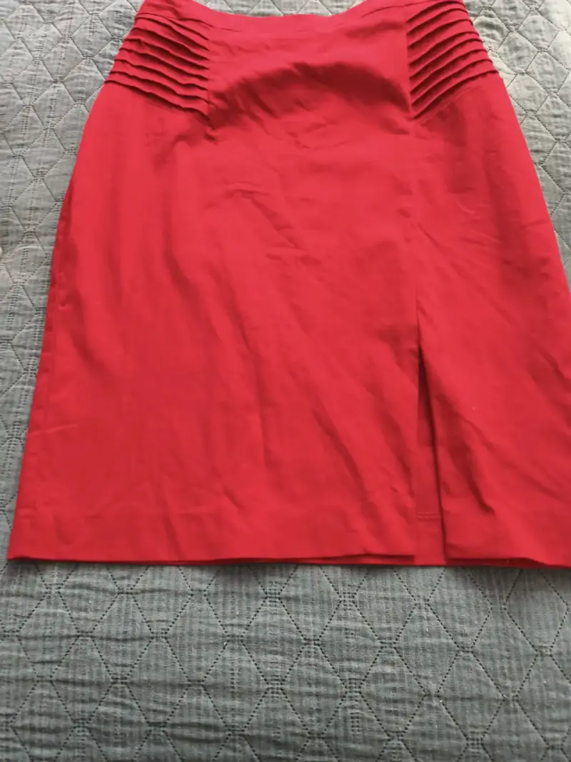 Falda roja elegante BNYS talla 46 - 3