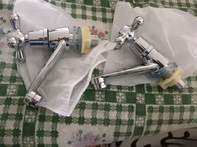 Dos, llaves lavamanos NUEVA $7000 - miniatura 1