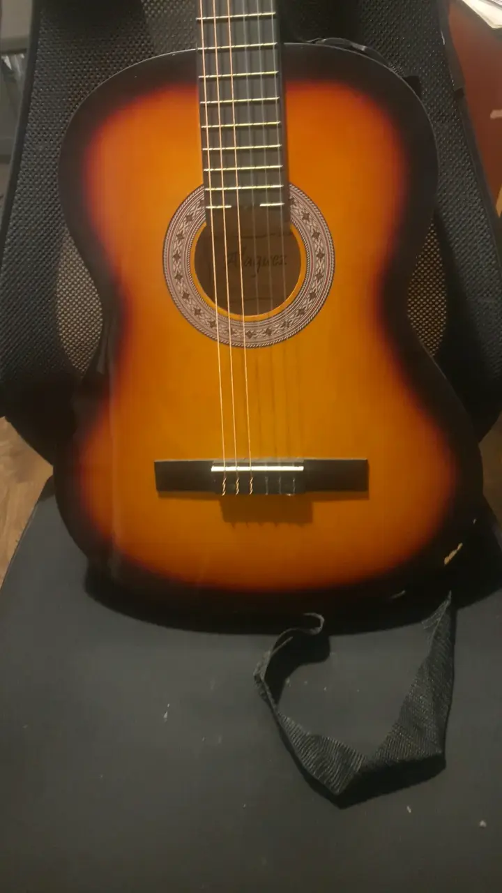 Guitarra clásica acústica color sunburst - 2