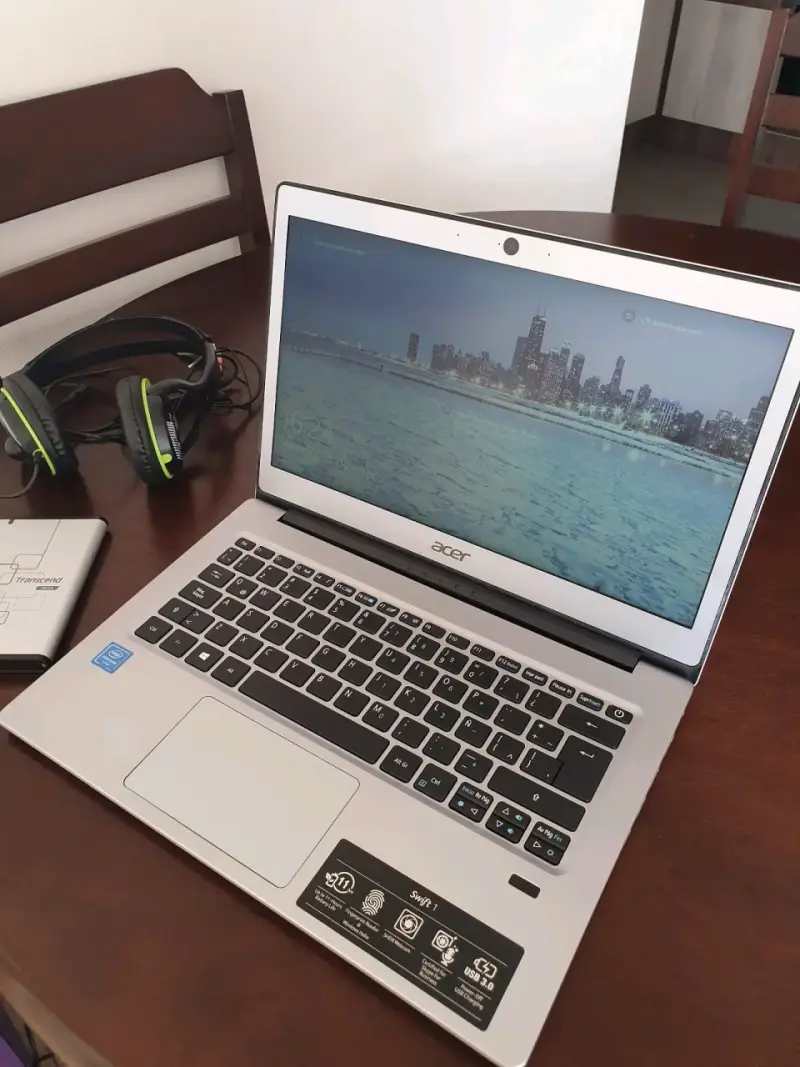 Laptop Acer Swift 1 con pantalla de 13 pulgadas - 1