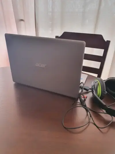 Laptop Acer Swift 1 con pantalla de 13 pulgadas - miniatura 2