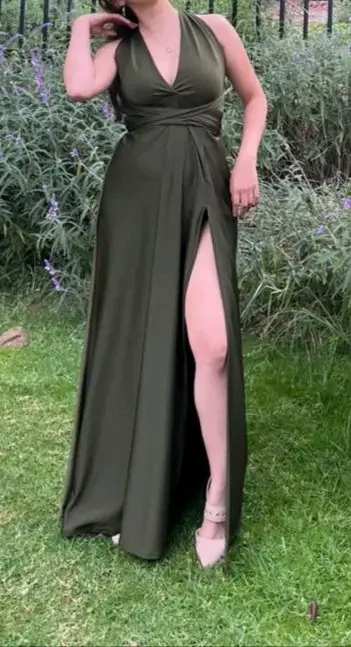 Vestido largo verde olivo con escote V - 2