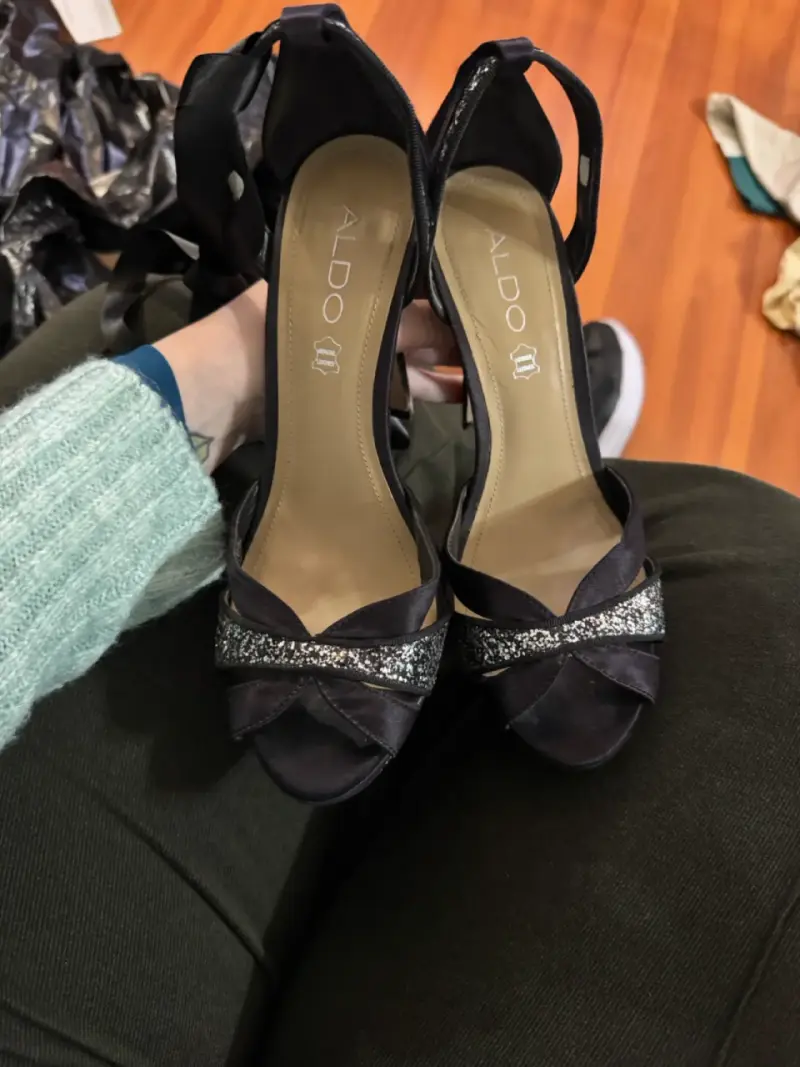 Sandalias de tacón alto Aldo con brillo