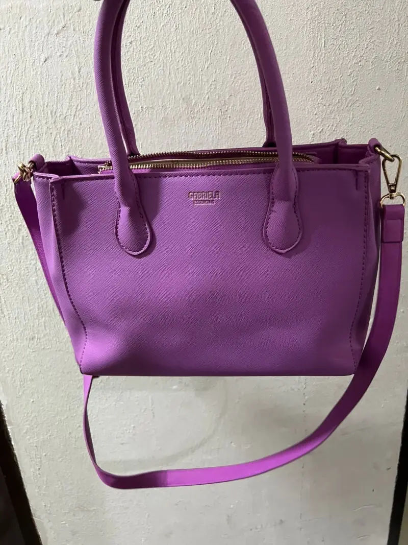Bolso morado Gabriela Enríquez elegante - 1