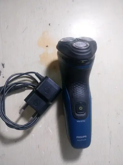 Afeitadora eléctrica Philips AquaTouch con cargador - miniatura 1