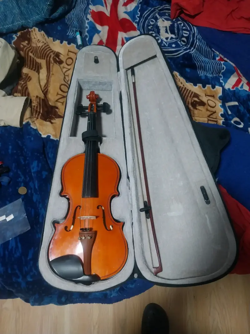 Violín 3/4 con estuche y arco en buen estado - 1