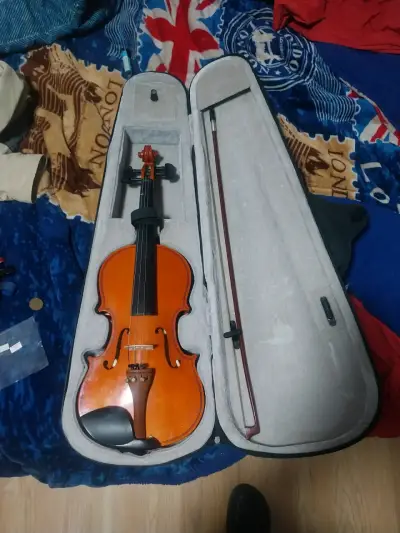 Violín 3/4 con estuche y arco en buen estado - miniatura 1