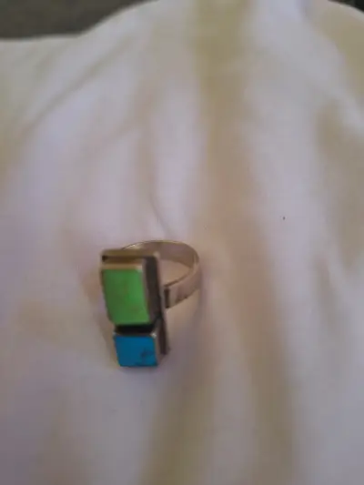 Anillo de plata con piedras verdes y azules - miniatura 1