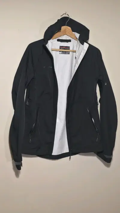 Chaqueta impermeable negra Mammut con capucha - miniatura 1
