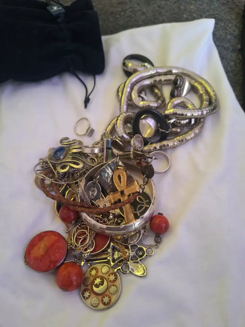 Lote de bisutería variada con collares y pulseras - 2