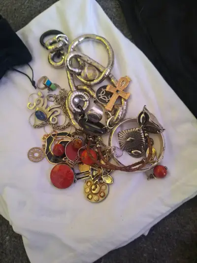 Lote de bisutería variada con collares y pulseras - miniatura 3