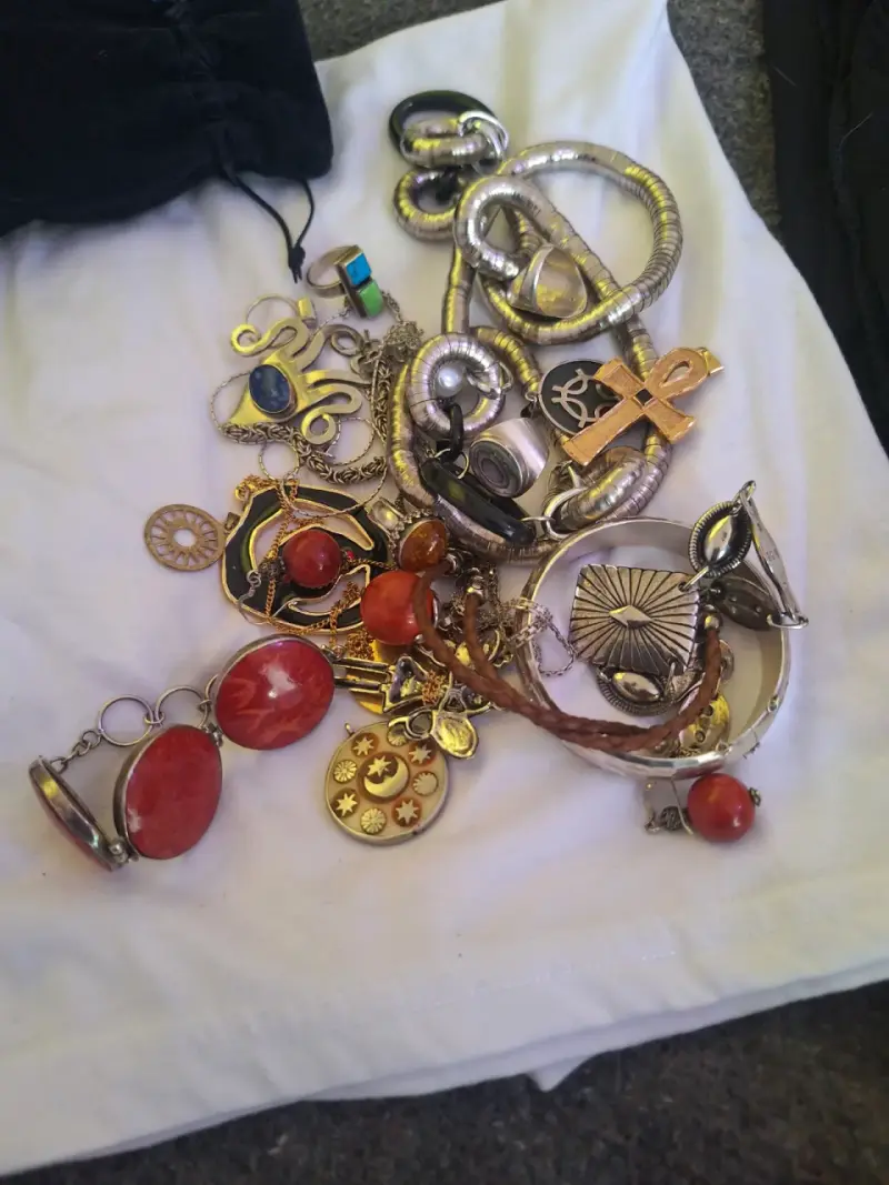 Lote de bisutería variada con collares y pulseras - 4