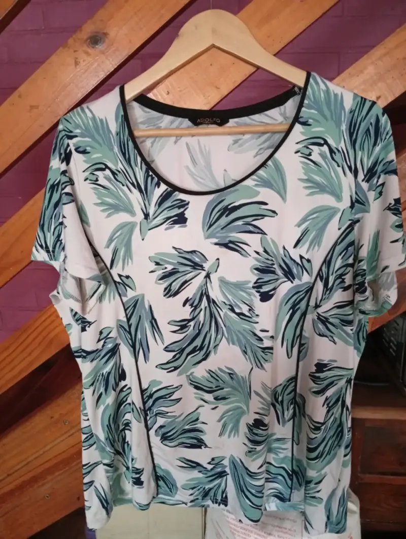 Blusa rosa con detalles brillantes Suburbia - 3