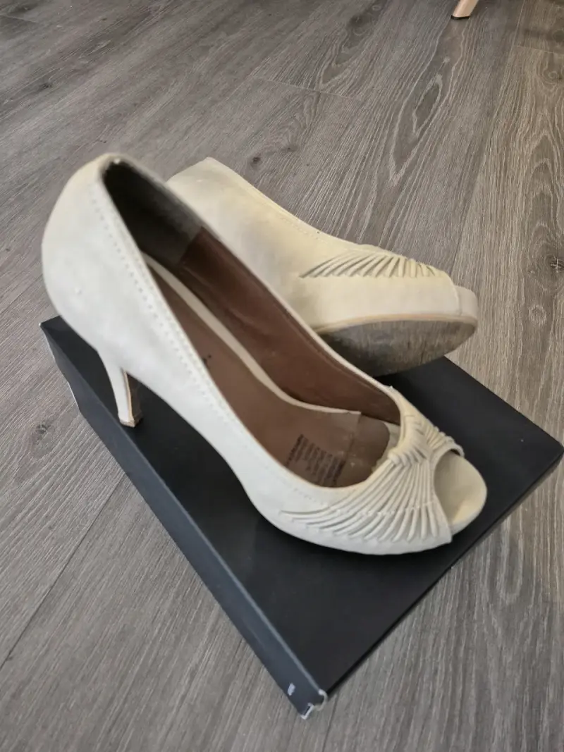 Zapatos de tacón abiertos color beige Comart - 2