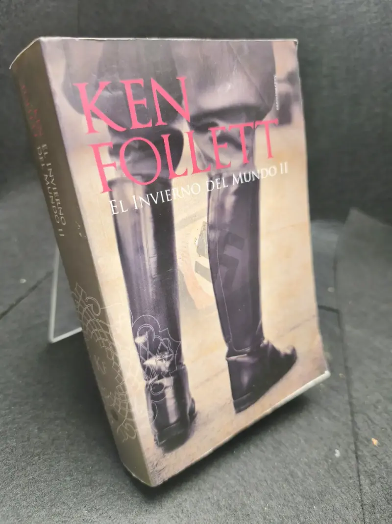 Libro 'El Invierno del Mundo II' de Ken Follett - 2