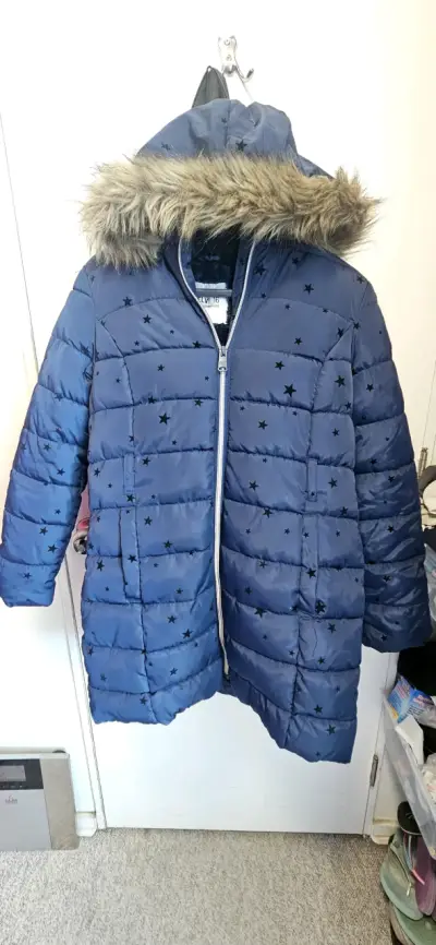 Parka azul con capucha de piel sintética. Escolar - miniatura 1