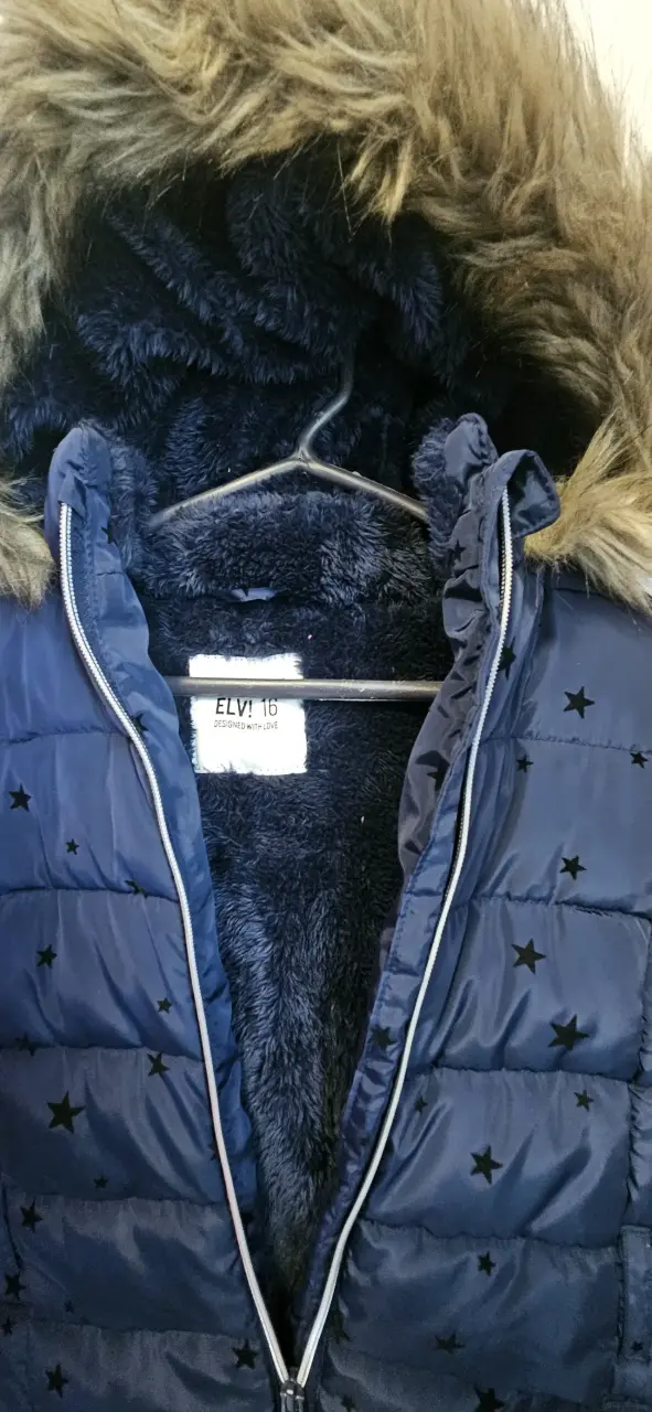Parka azul con capucha de piel sintética. Escolar - 2