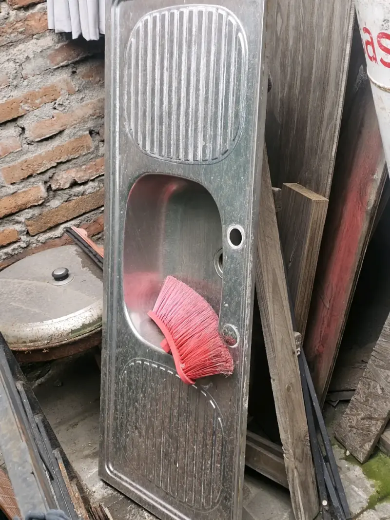Lavaplatos de acero inoxidable con escurridor