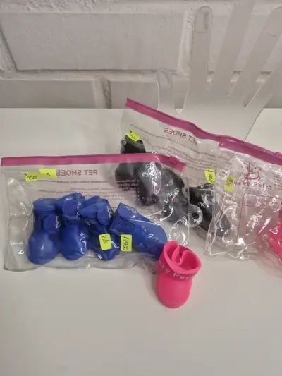 Zapatos para mascotas en varios colores . Talla s. - miniatura 3