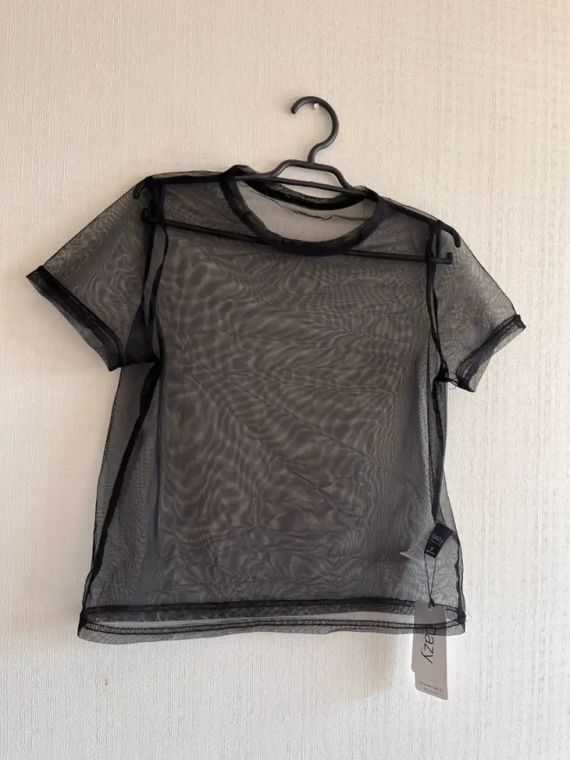 Polera Transparente Negra de Malla