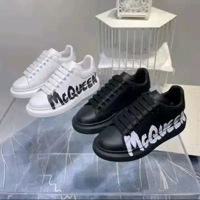 Zapatillas deportivas Alexander McQueen blancas y negras - miniatura 1