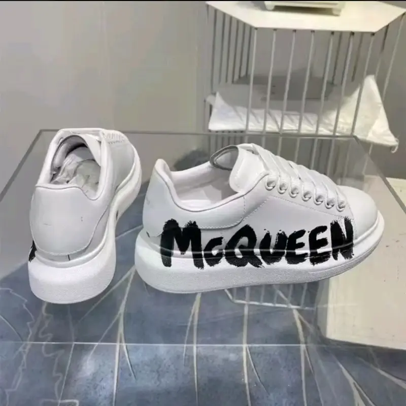 Zapatillas deportivas Alexander McQueen blancas y negras - 3