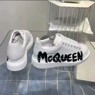 Zapatillas deportivas Alexander McQueen blancas y negras - miniatura 3