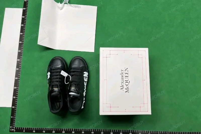 Zapatillas deportivas Alexander McQueen blancas y negras - 4