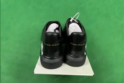 Zapatillas deportivas Alexander McQueen blancas y negras - miniatura 6