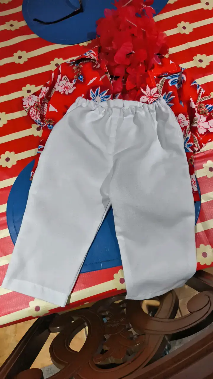 Conjunto infantil hawaiano rojo con pantalón blanco - 1