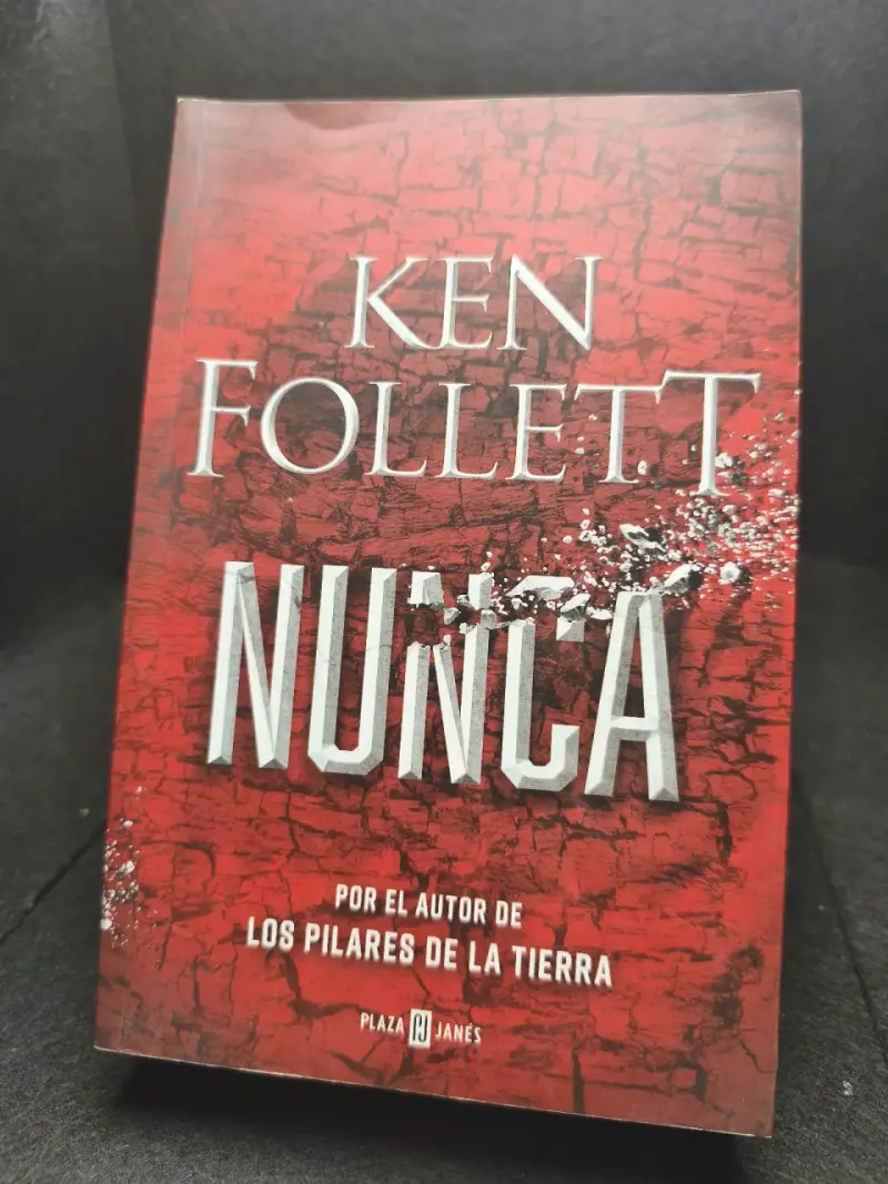 Libro 'Nunca' de Ken Follett en buen estado - 1