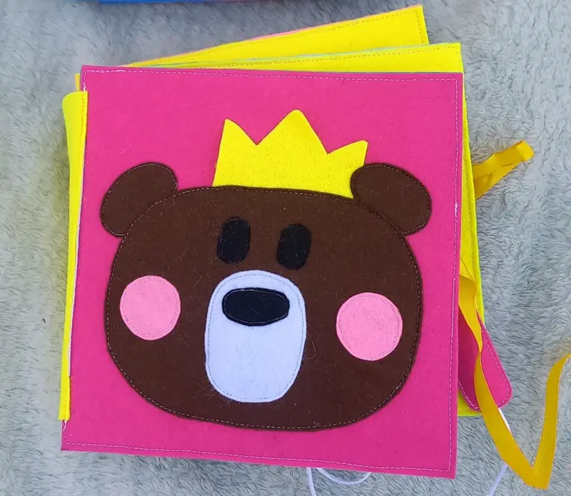 Libro de fieltro para niños con actividades - 1